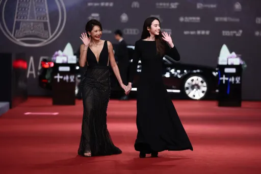 丁寧牽「漂亮女兒」林奕嵐 倒奶沒在怕:跑出來也沒事