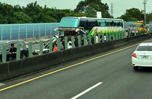 國道4死|初判遊覽車變換車道不慎釀禍 倖存員工:司機猛超車
