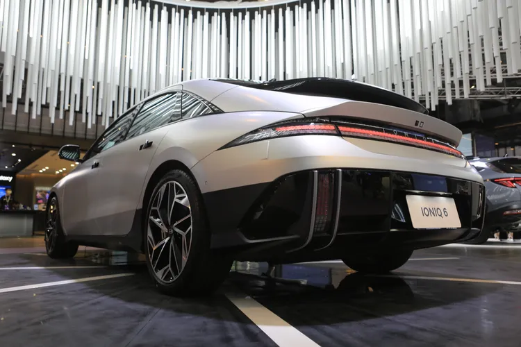 IONIQ 6在國內提供三種車型，頂規EV600 Performance可發揮321匹馬力，而225匹馬力的EV600車型在NEDC的規範下，可創造出最大730公里的續航里程。林浩昇攝