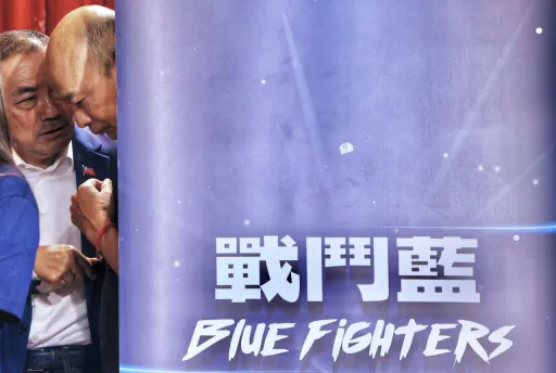 韓國瑜「背板後30秒」悄悄說什麼？侯友宜全說了　2人談話曝光