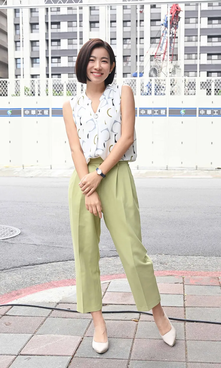 米可白本身個性開朗和劇中角色很不一樣。台視提供