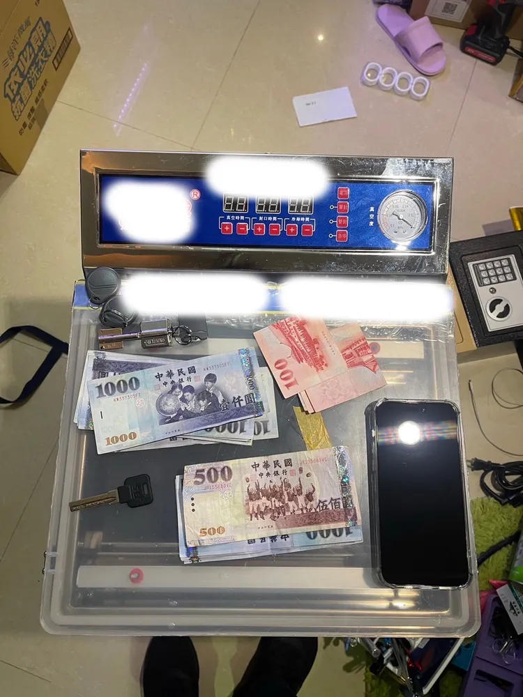 李嫌販毒所得可觀，出入賓士車代步。翻攝畫面