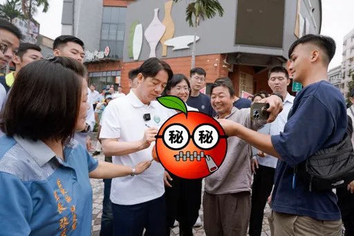 賴清德化身「潔地武士」畫面曝光! 民眾笑遞「這超大一根」要簽名
