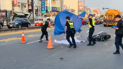 台南驚悚車禍|機車、吊車同向併行 碰一聲!騎士摔車遭輾慘死
