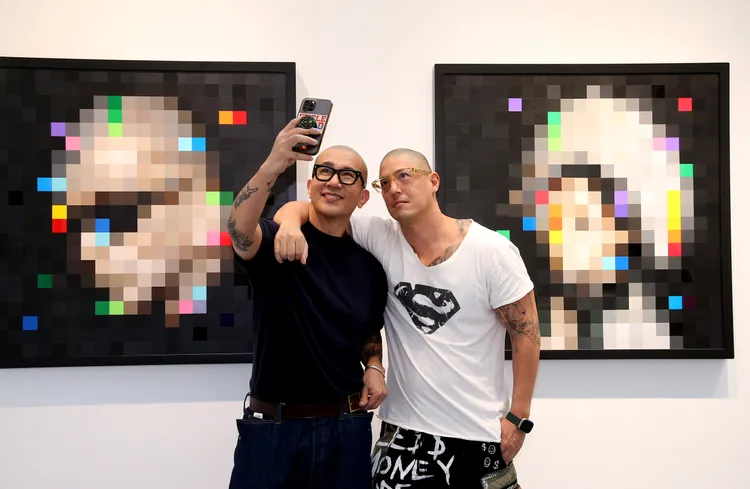 具俊曄（左）邀請好友蔣友柏到場。經紀人提供