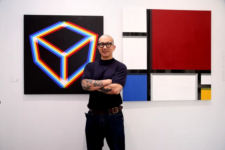 具俊曄還熱情帶著大家現場導覽。經紀人提供