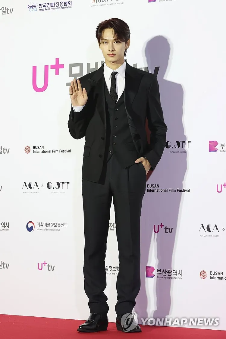 SEVENTEEN中國成員文俊輝以《獨家童話》提名男新人。韓聯社