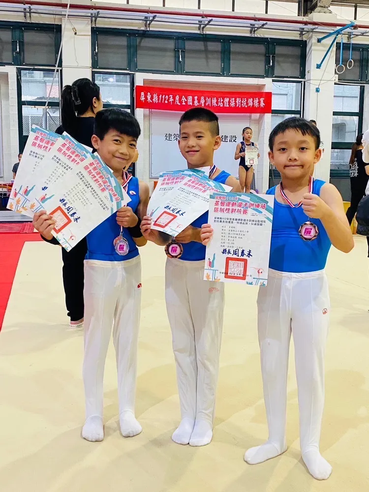 陳睿彬參加全國體操錦標賽，得到國小三年級男生組地板第1名、跳馬第2名及鞍馬第2名的優異成績。翻攝畫面