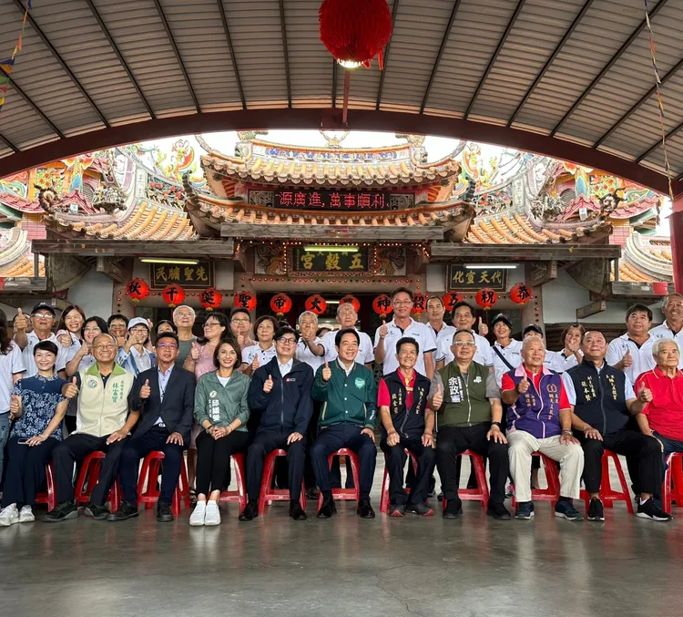 賴清德今日在高雄旗美地區拜票，輔選立委參選人。翻攝畫面