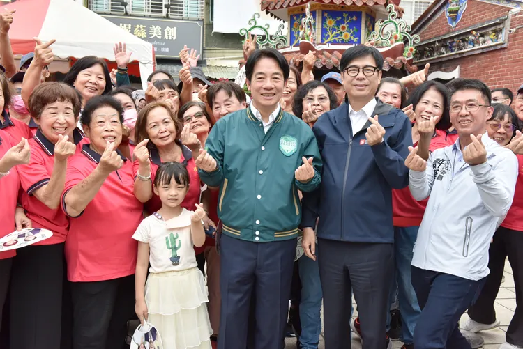 賴清德今日在高雄旗美地區拜票，輔選立委參選人。翻攝畫面