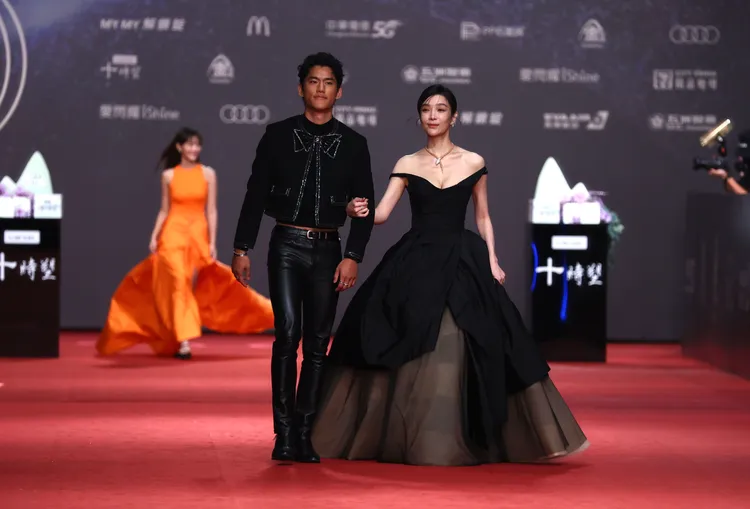 朱軒洋（左）伴蔡淑臻走紅毯。彭欣偉攝