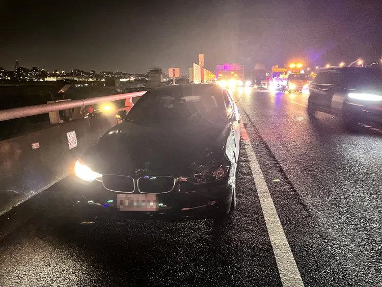 張男駕駛的賓士車。翻攝畫面