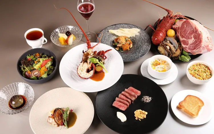 頂級鐵板料理Mark's Teppanyaki首次推出「平日午間海陸套餐雙人券」每張5000元。台北萬豪酒店提供