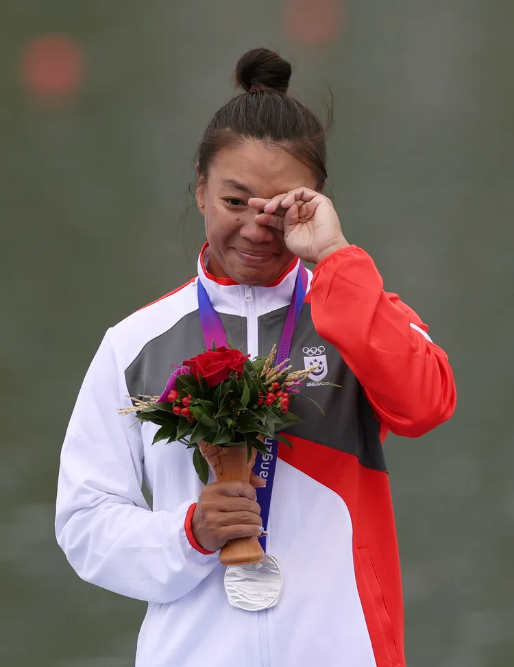 陳潔嫻昨天領獎時數度落淚。新華社