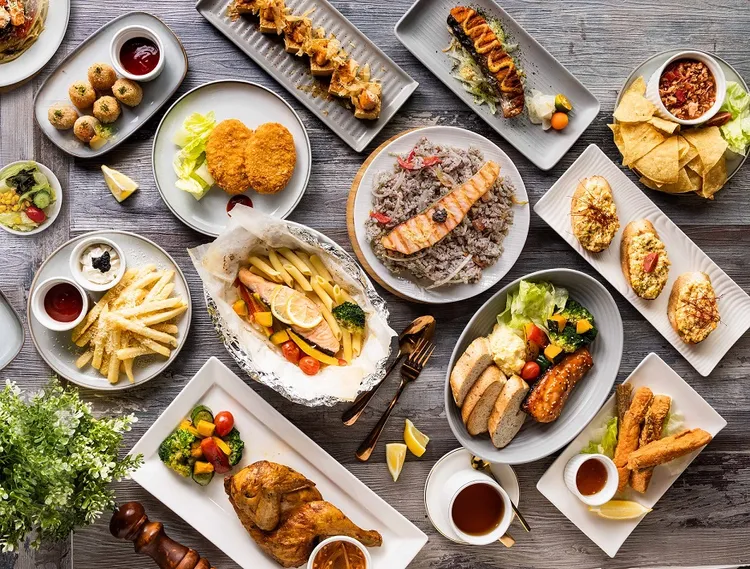 美威鮭魚專賣店宏匯新莊店導入「悠閒慢食」概念，全新打造豐富多樣「鮭」房菜單、甜食飲品。業者提供