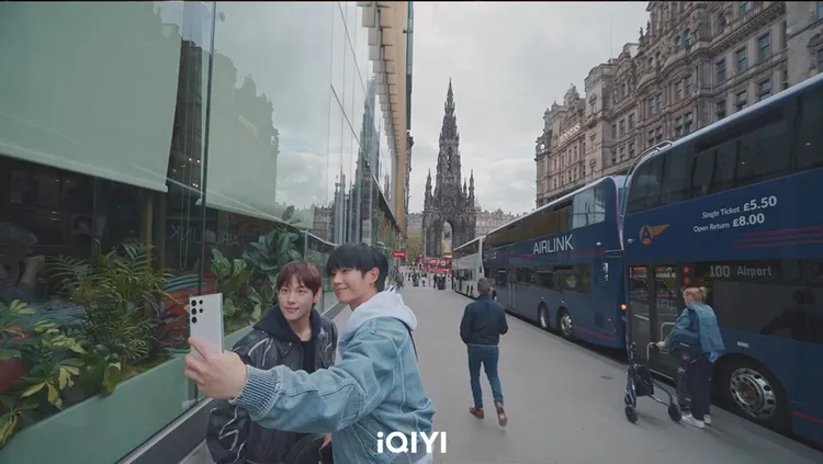 丁海寅（右）、任時完同齡，認為彼此一起旅行很自在。愛奇藝國際站提供