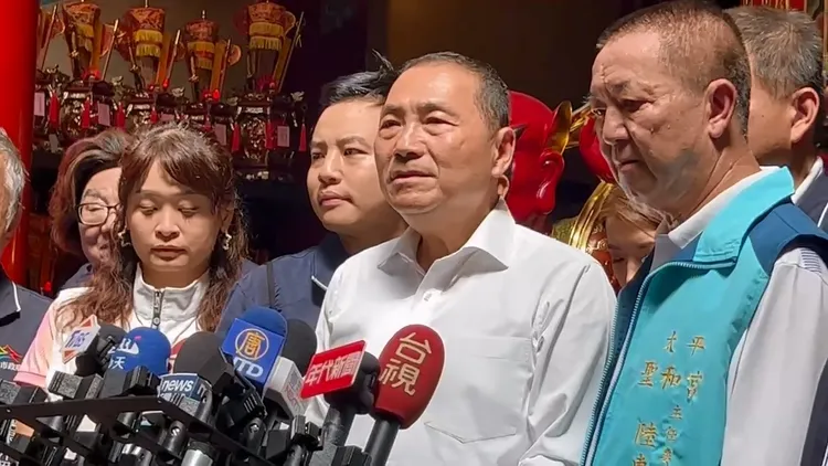 針對鄭文燦被諷為「雞蛋門神」揚言提告，侯友宜說，民進黨對超思進口蛋沒說清楚，「人民不能問政府嗎？」鮮明攝