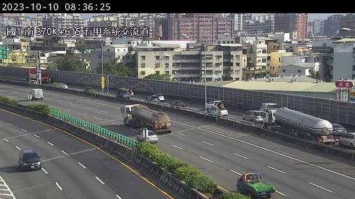 收假日國道連5起事故！迎國慶焰火國1塞到22時　國5高乘載提早結束