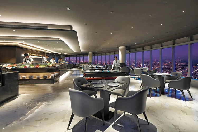 Mega50 50樓Cafe自助餐是新北最高的景觀餐廳，擁有360度環場無邊際美景。業者提供