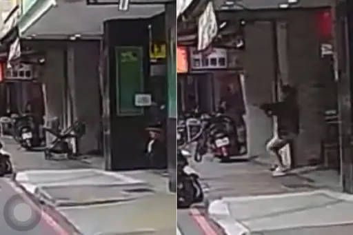 孩子保重!嬰兒推車「自動駕駛」直衝馬路 目擊者:粗心媽顧滑手機