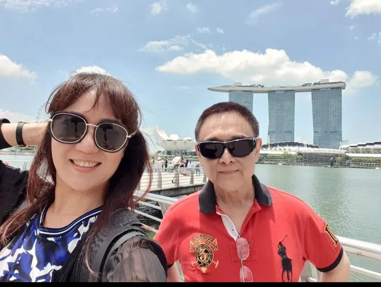 小亮哥（右）和老婆林姿佑結婚多年，感情依舊甜蜜。年代提供