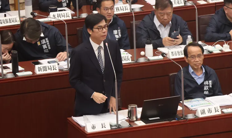 陳其邁回應，這是一個標準網軍作戰模式，假訊息先行，再行政治攻防與操作。凃建豐攝