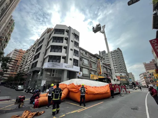 7樓陽台有人穿內褲遊蕩!消防局出動雲梯車救下 竟是這原因