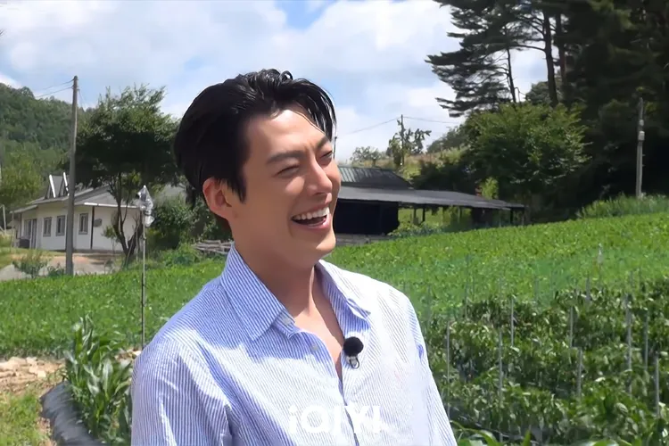 金宇彬穿襯衫去農田，被李光洙吐槽。愛奇藝國際站提供