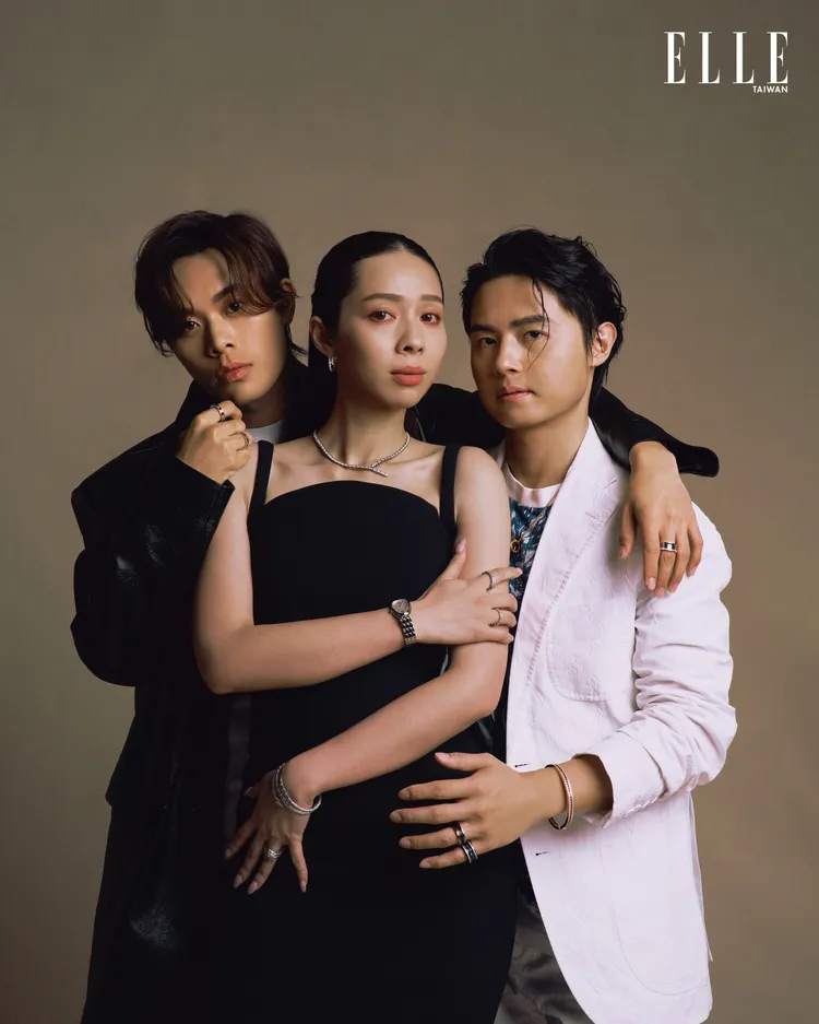 告五人拍攝《ELLE》封面。《ELLE》國際中文版提供