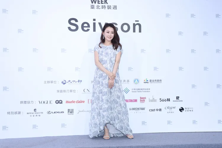 佐藤麻衣。攝影中心攝