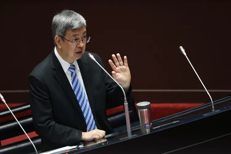 陳建仁表示政院成立假訊息防治專案小組，防止認知作戰對選舉造成影響。林林攝