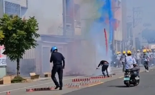 廟會陣頭繞境滿地煙火！湖警即刻排除以防意外　消防局蒐證審酌中