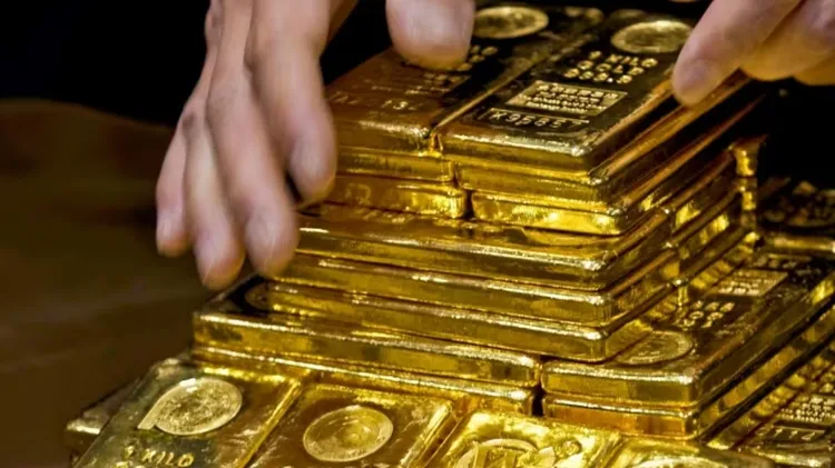 分析師指黃金的「氪石」（kryptonite）是飆升的美債殖利率和美元。美聯社