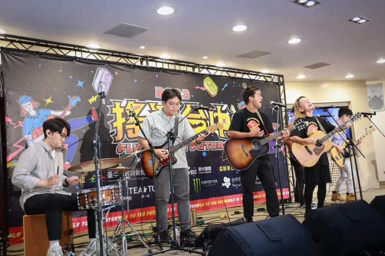 今年搖滾台中活動邀請台港日韓泰等超過30組國內外樂團接力演出。市府提供