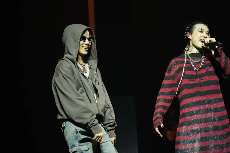 ØZI驚喜站台。華納音樂提供