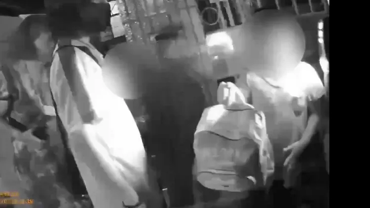 員警將4名孩童接回派出所。讀者提供