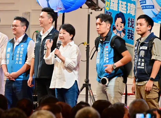 藍營一姊站台力挺侯友宜　盧秀燕感性喊：他是我的兄弟