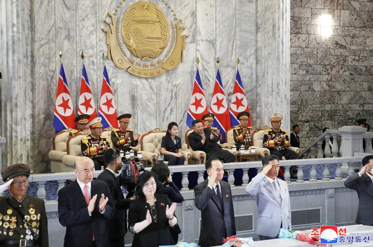 金主愛於閱兵式上坐在主要位置。路透社