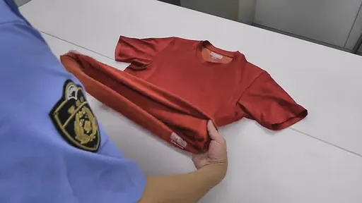 日本警視廳「教你摺T恤」 不務正業影片狂吸900萬人次瀏覽