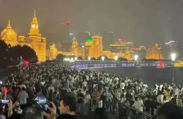 上海外灘人潮。翻攝微博