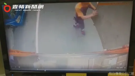 宅配員停車送貨一動作遭爆擊影片曝 網嘆:如果換成機車騎士就掛了