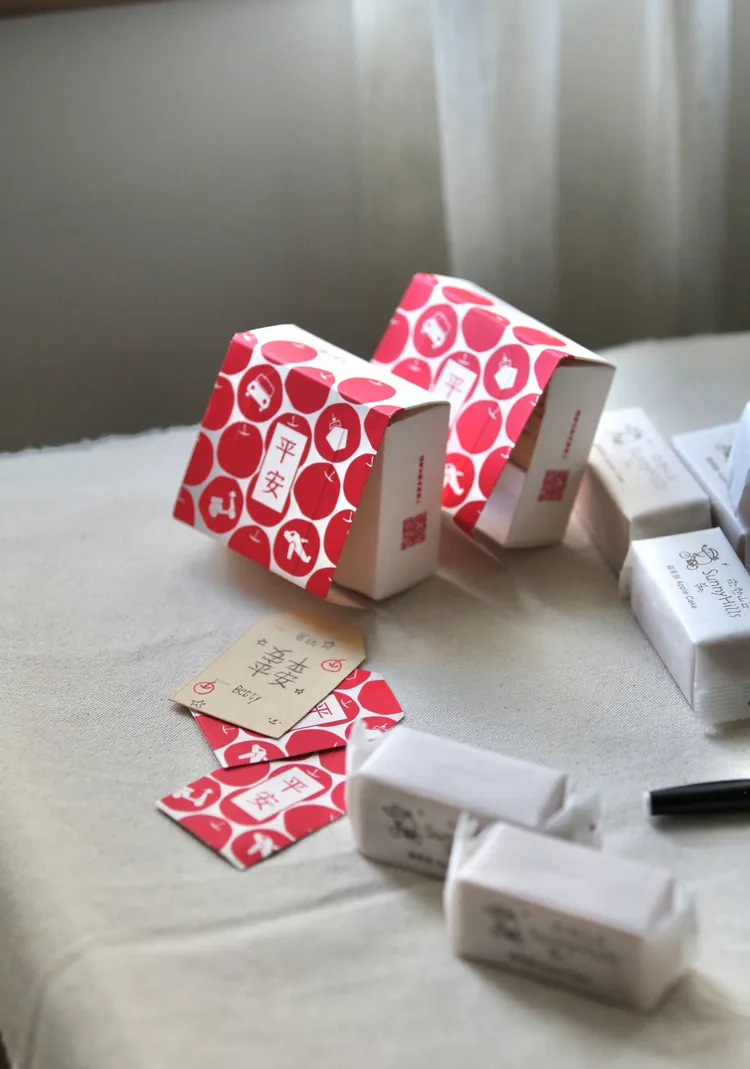 《微熱山丘》全新平安御守小包裝。業者提供