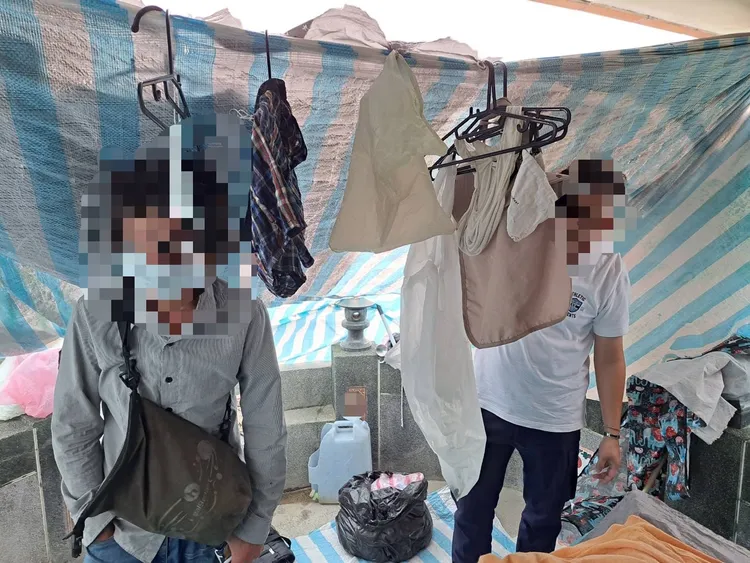 陳嫌藏身公墓被警方逮捕。民眾提供