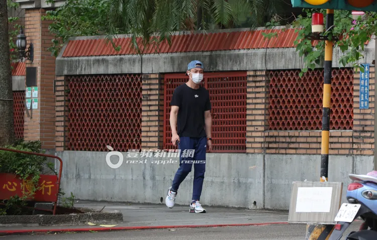 霍建華獨自現身民生社區健走。特勤中心攝