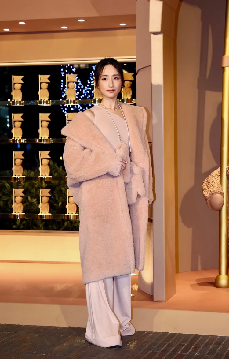 柯佳嬿今以粉嫩色系現身。彭欣偉攝