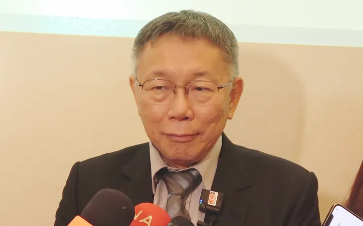 民眾黨總統參選人柯文哲1日在矽谷受訪說，上午閉門會談與多位產業界大老闆交流，聽聽他們的經驗，對在台灣發展新創產業有幫助，多聽聽再來綜合。中央社