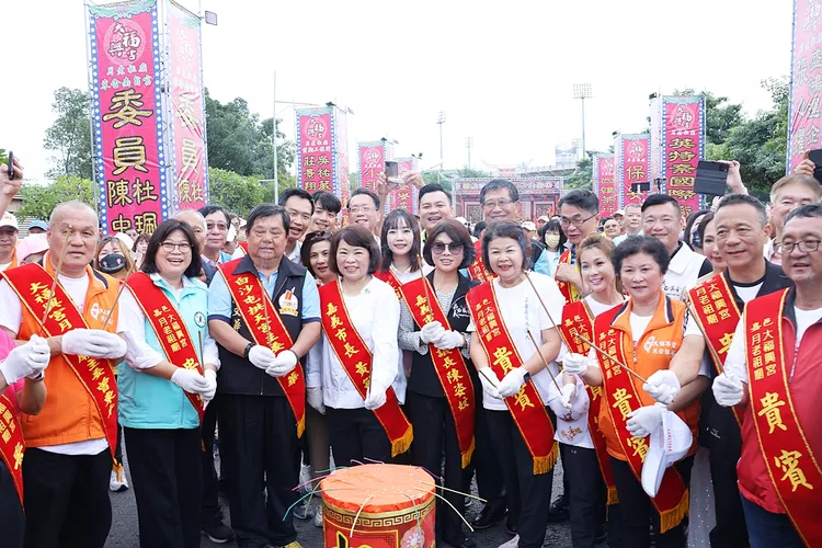 市府、議會共點起馬炮，宣布贊境活動正式展開。嘉市府提供