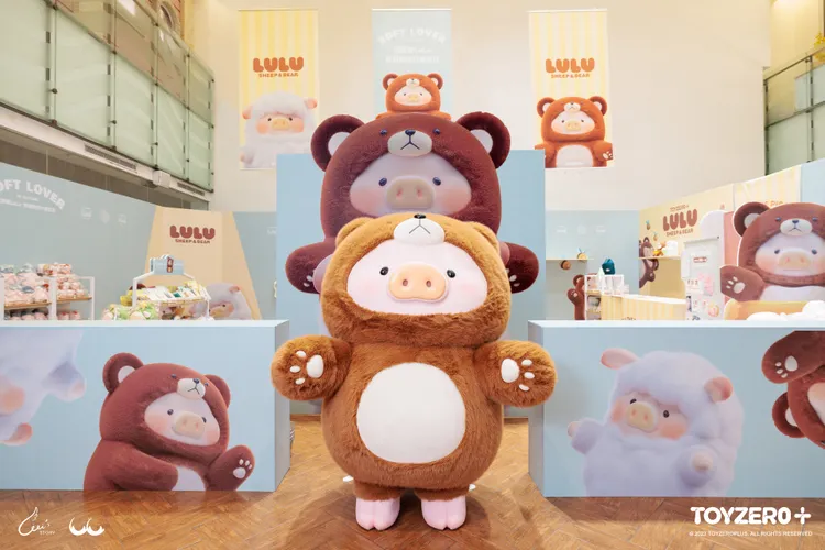 10/22及11/11巨萌豬熊人偶限時現身。業者提供