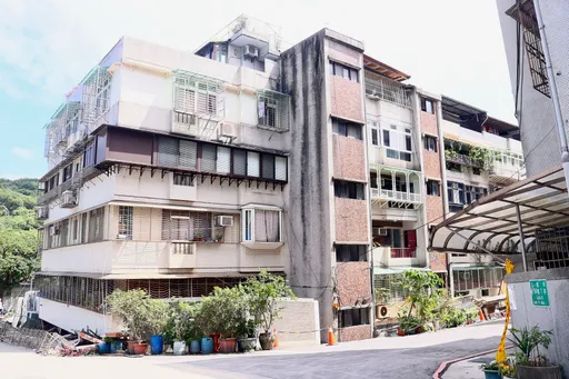 大直危樓今拆除到1樓！修損壞側溝防颱　李四川：來不及會設臨時抽水機