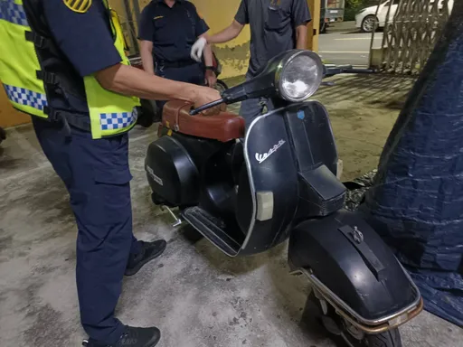 騎士打方向燈卻直行被查出第4次酒駕 警這原因牽31年老車走1.5公里